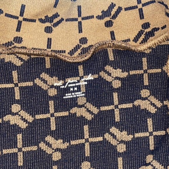***SOLD*** NWT Urban Outfitters Iets Frans Geo Top - Picture 7 of 7